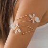 c2827cb4-663f-48a6-9e93-9b84f1f0afe2.jpg A Women's Pendant Necklace with a Fashionable White Spray-painted Flower
